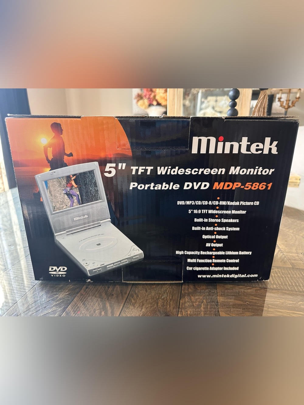 Mintek MDP-5861 TFT 5" Monitor Portable DVD Player Silver All Accessories NEW